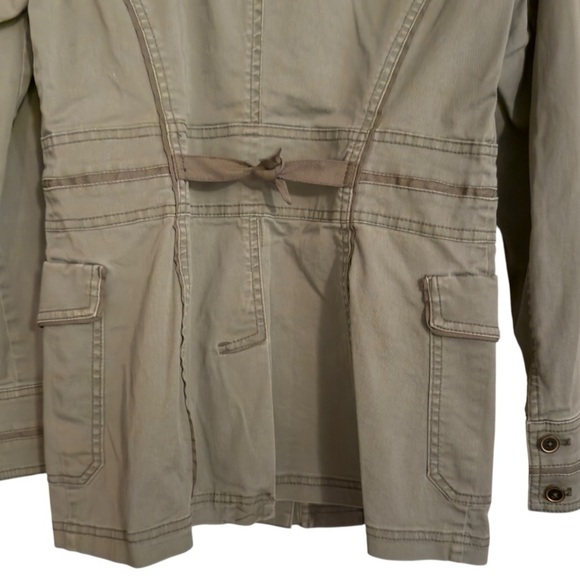 🌹𝗪𝐇𝐈𝐓𝐄 𝐇𝐎𝐔𝐒𝐄 𝐁𝐋𝐀𝐂𝐊 𝐌𝐀𝐑𝐊𝐄𝐓 𝗢𝗟𝗜𝗩𝗘 𝗚𝗥𝗘𝗘𝗡 𝗠𝗜𝗟𝗜𝗧𝗔𝗥𝗬 𝗖𝗔𝗥𝗚𝗢 𝗝𝗔𝗖𝗞𝗘𝗧 - Picture 8 of 10